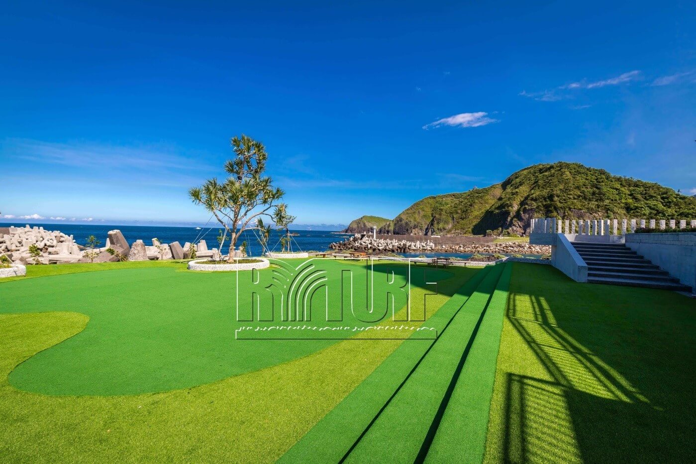 ARTIFICIAL TURF GOLD GREEN AND LANDSCAPE